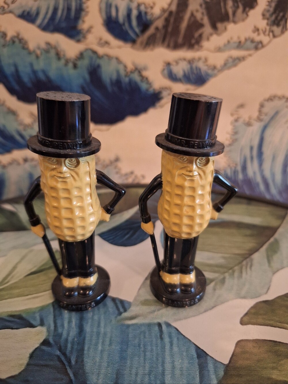 Planters Mr. Peanut Salt & Pepper Shaker Set in Yellow and Black
